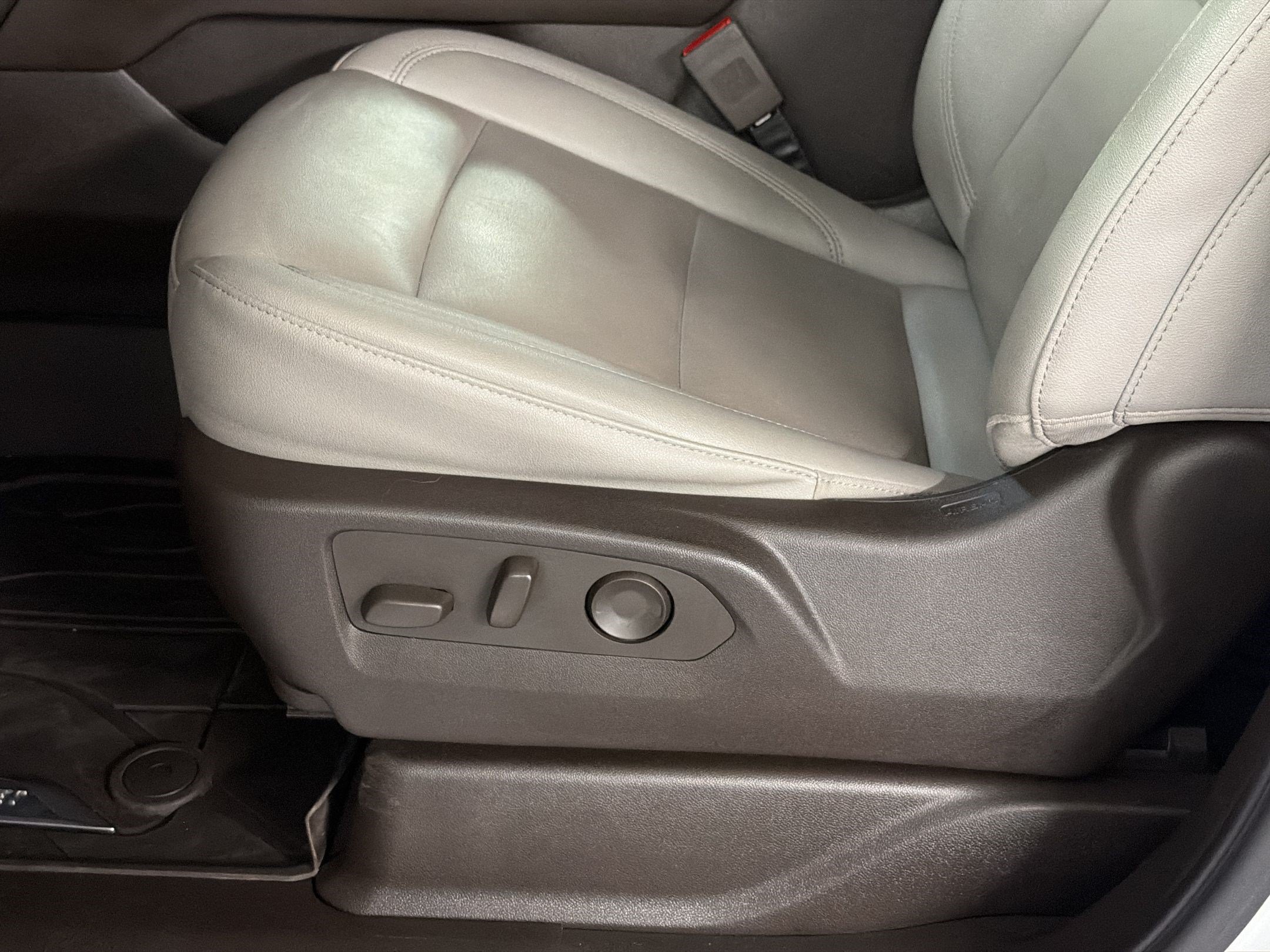 Used 2023 Chevrolet Tahoe LT w/ Luxury Package RWD image 14