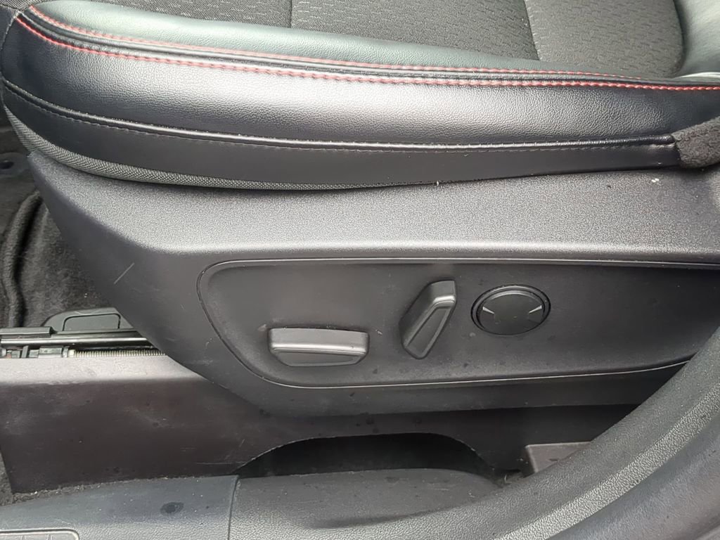 Used 2025 Ford Escape ST-Line image 14