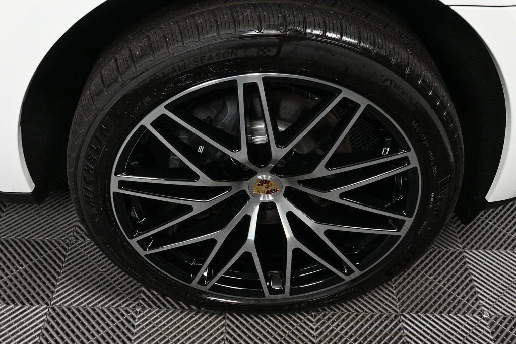 Certified 2026 Porsche Macan AWD/4WD image 39