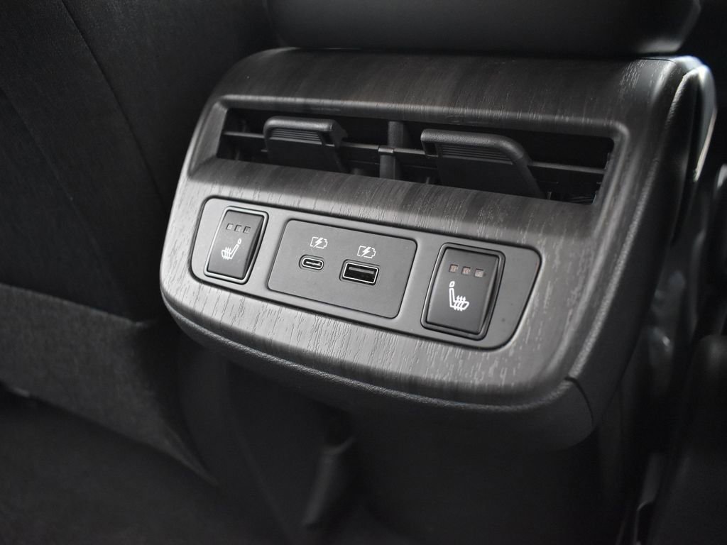 Used 2023 Nissan Ariya AWD image 19