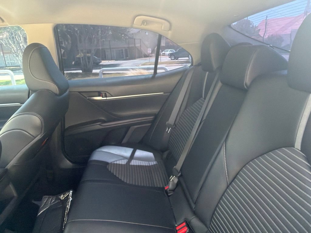 Used 2021 Toyota Camry SE FWD image 12