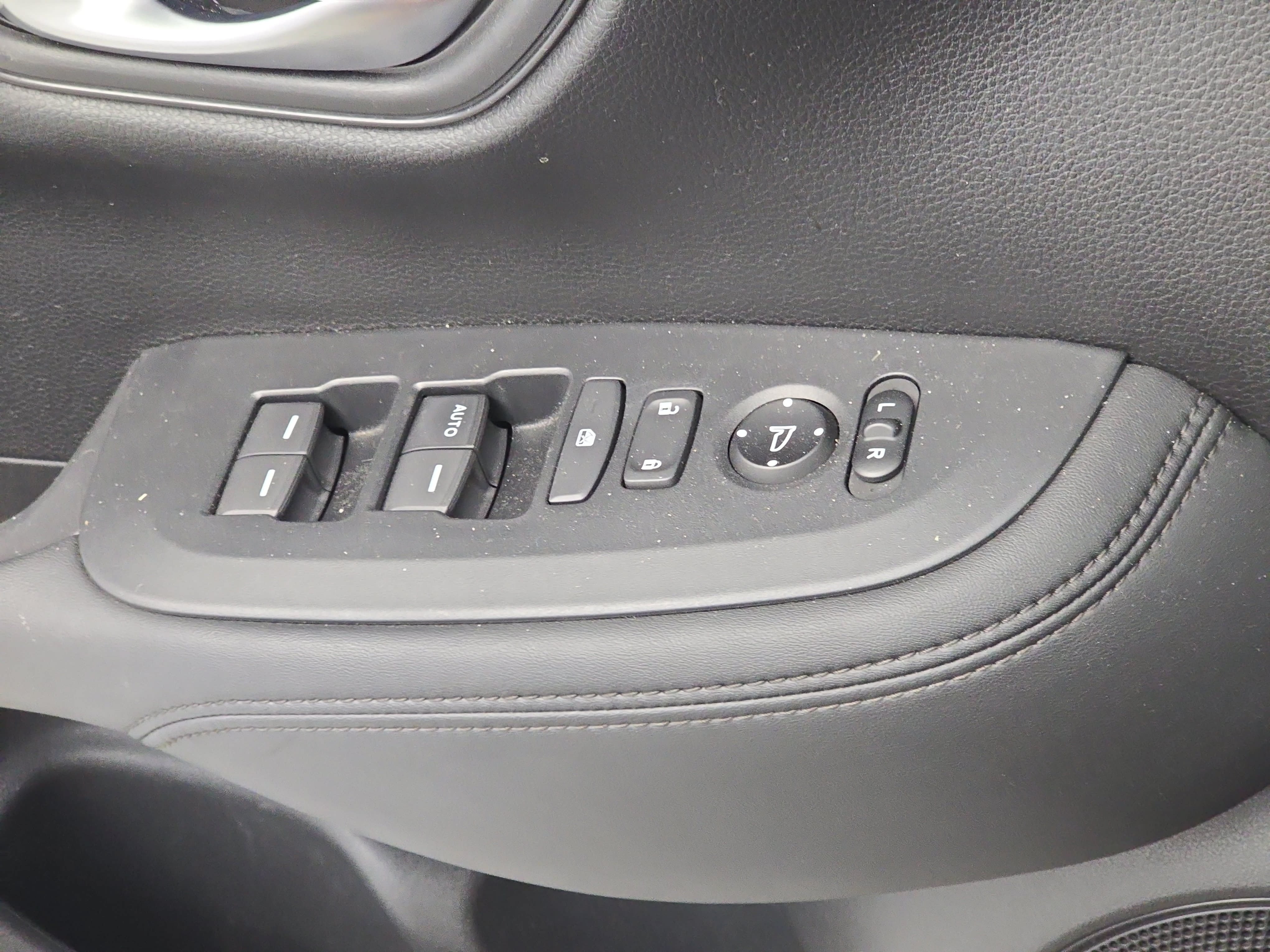 Used 2023 Honda HR-V LX image 27