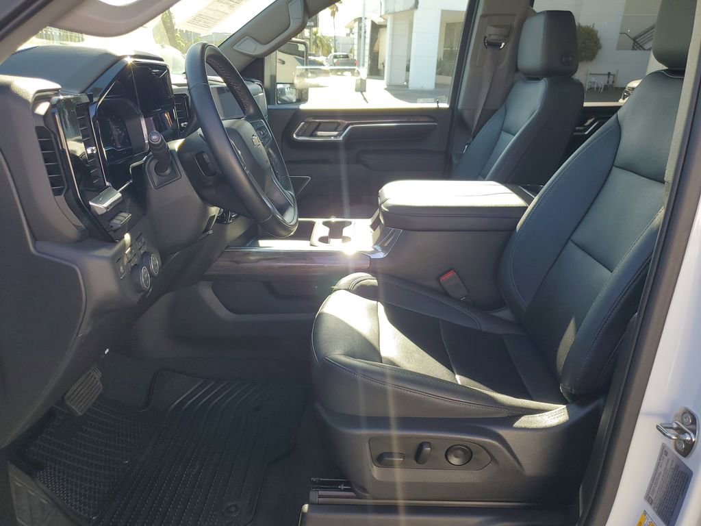 Used 2024 Chevrolet Silverado 2500 LTZ w/ LTZ Premium Package image 19