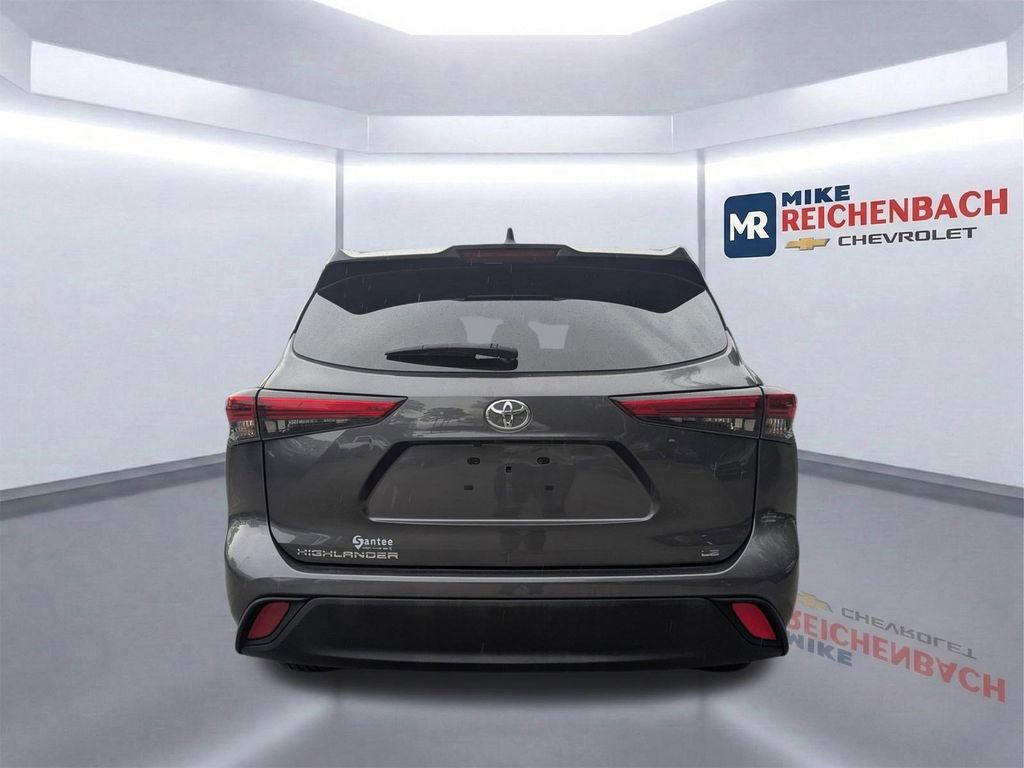 Used 2023 Toyota Highlander LE image 5