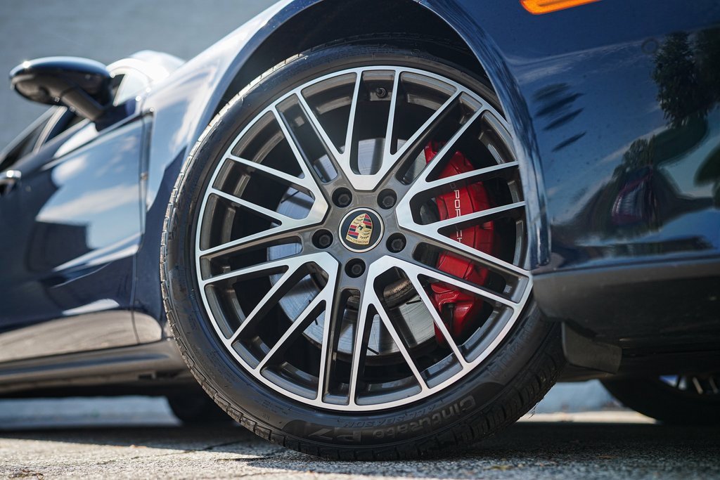 Used 2022 Porsche Panamera 4S w/ Premium Package image 18
