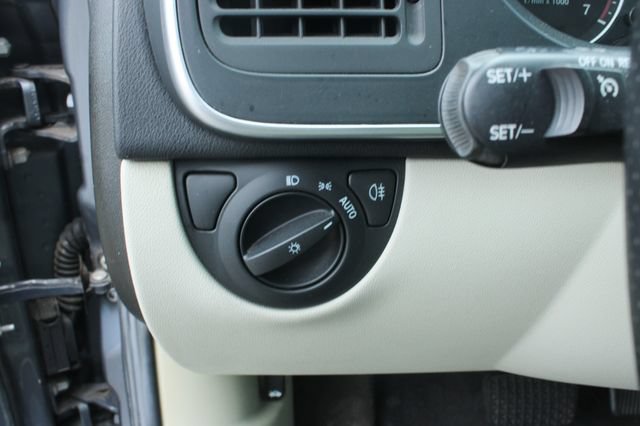 Used 2008 Saab 9-3 2.0T w/ Moonroof Package FWD image 15