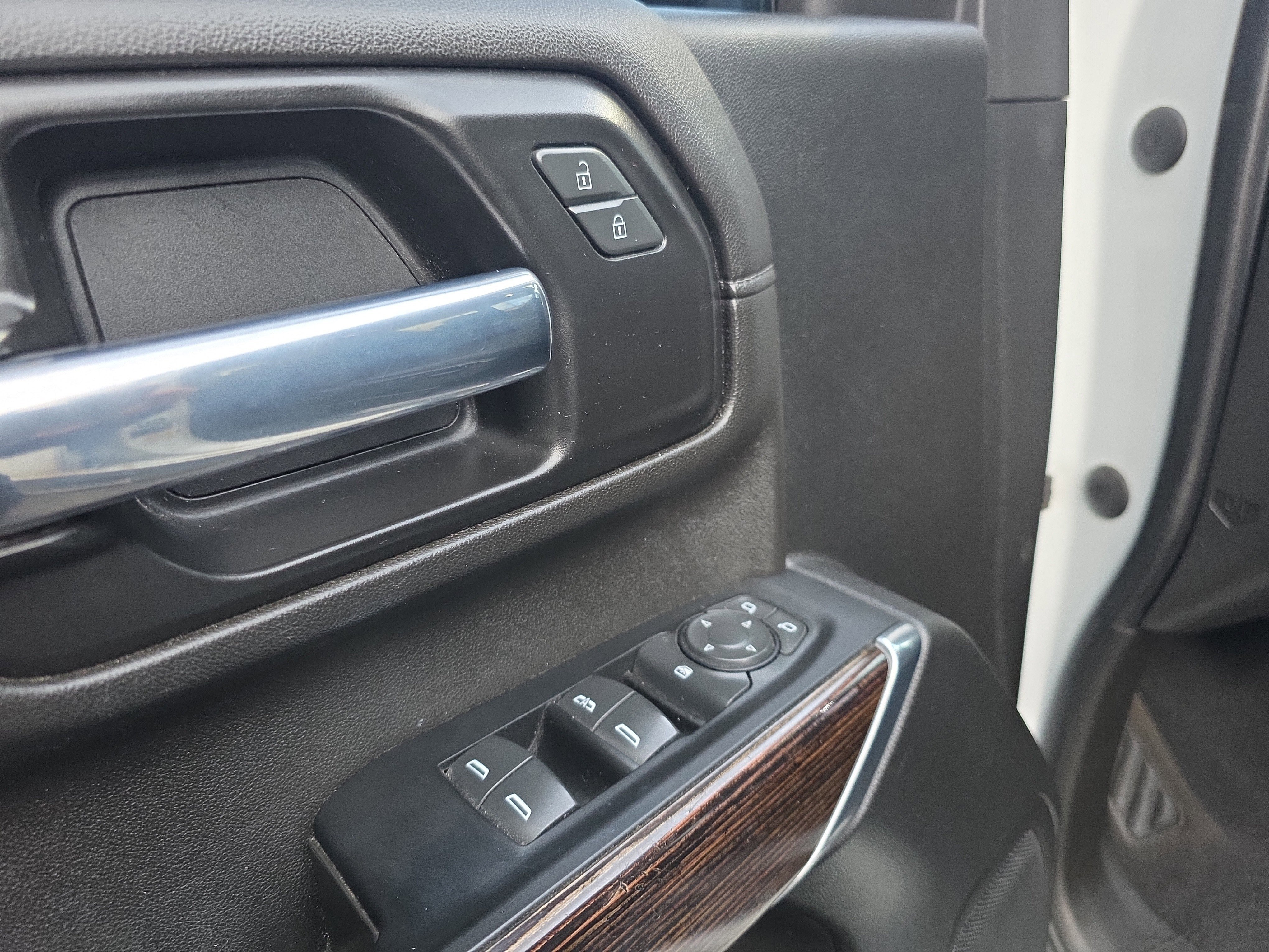 Used 2022 GMC Sierra 3500 SLE w/ SLE Convenience Package image 16