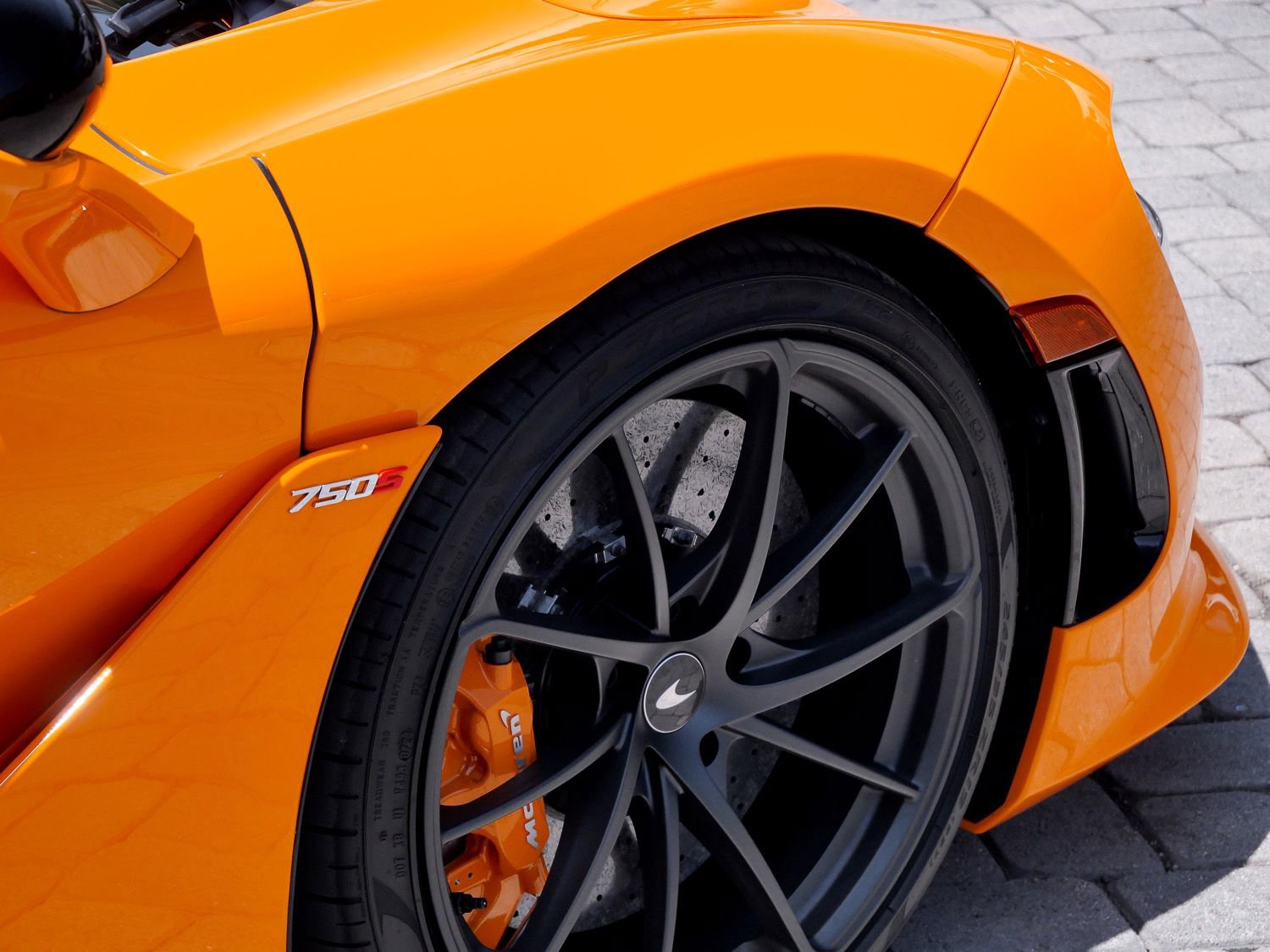 Used 2024 McLaren 750S Spider RWD image 16