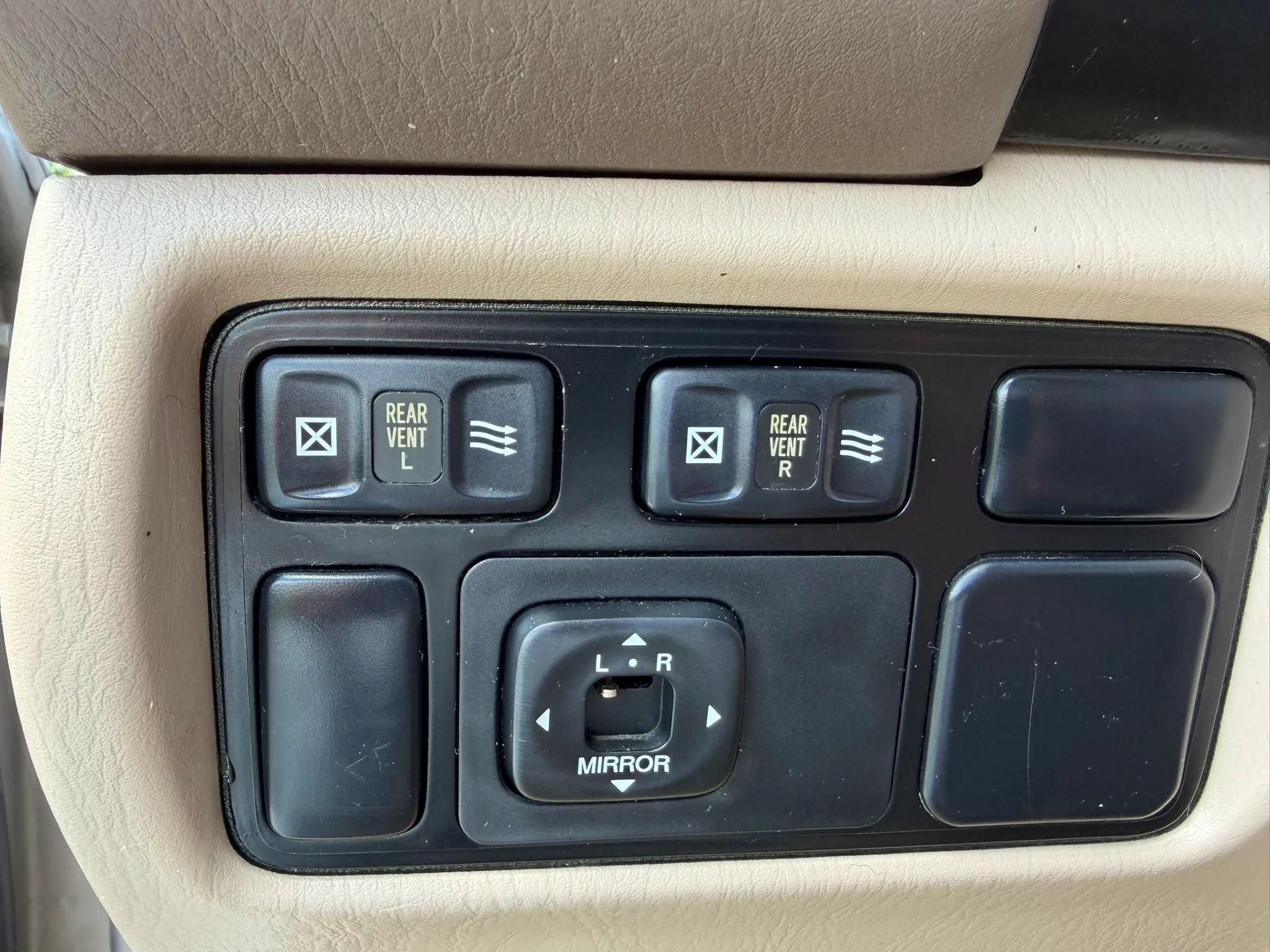 Used 2002 Toyota Land Cruiser AWD/4WD image 11