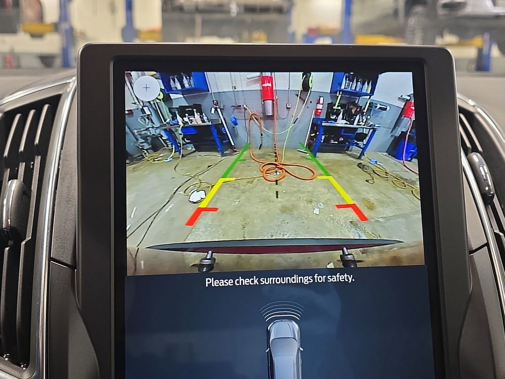 Used 2024 Ford Edge Titanium image 25