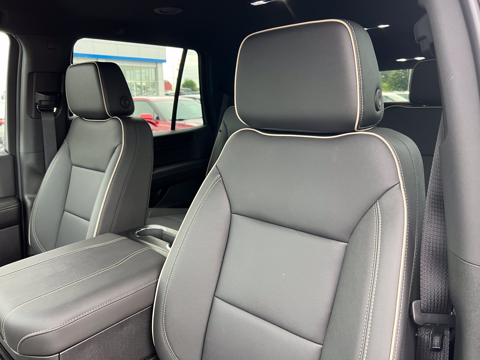 New 2026 GMC Yukon Elevation w/ LPO, Elevation Black Package AWD/4WD image 13