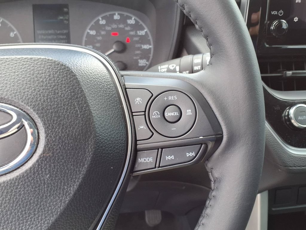 Used 2024 Toyota Corolla Cross LE FWD image 29