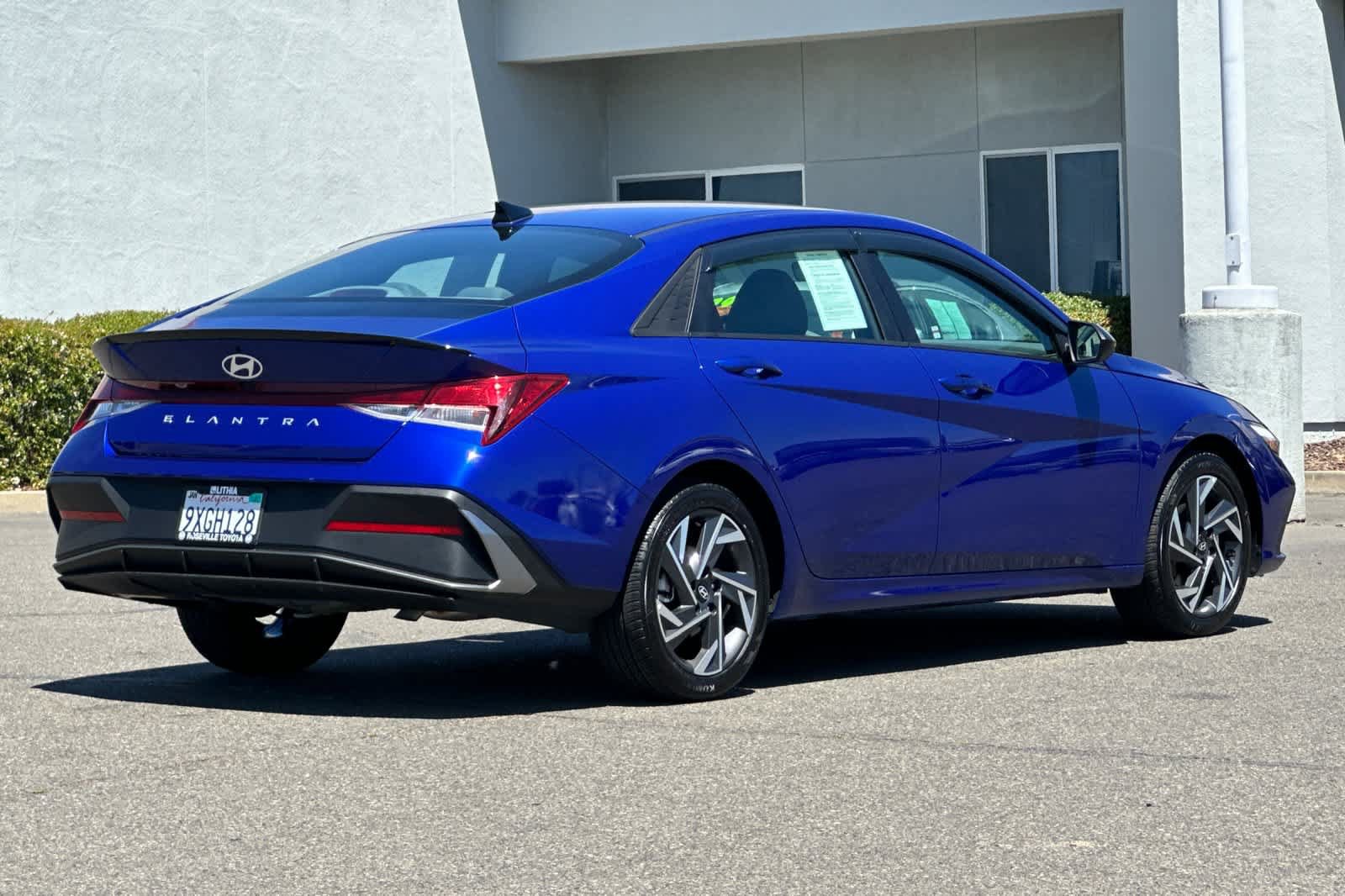 Used 2025 Hyundai Elantra Sport FWD image 2
