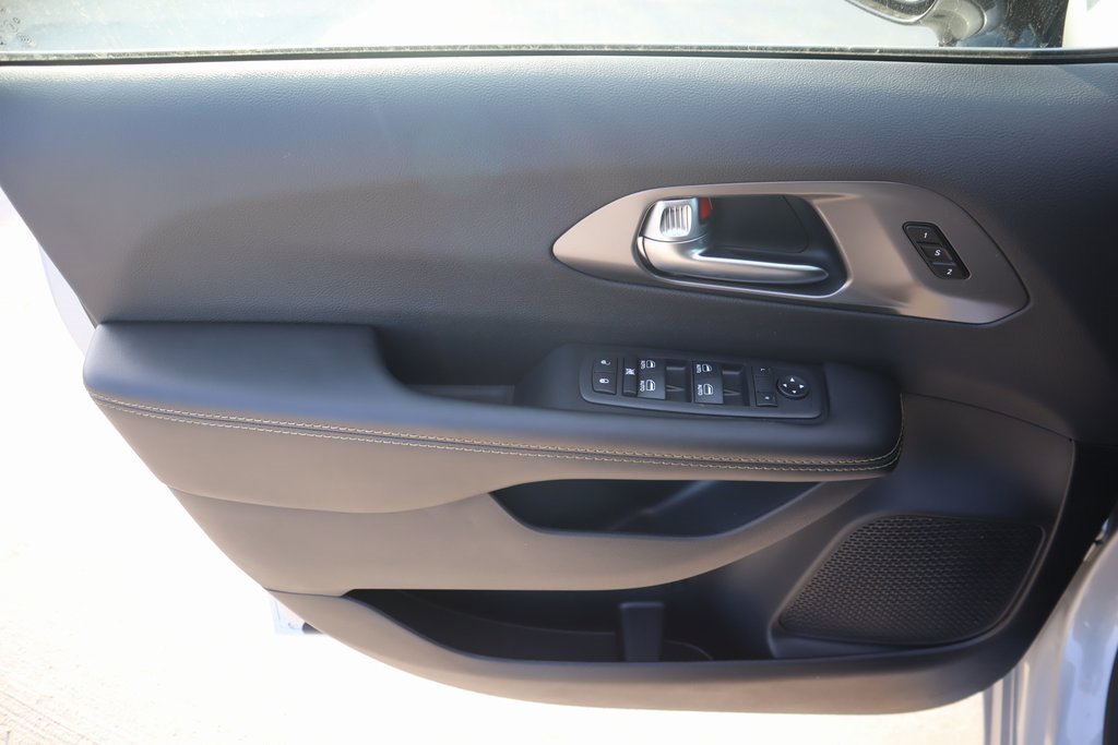 New 2026 Chrysler Pacifica Select image 17