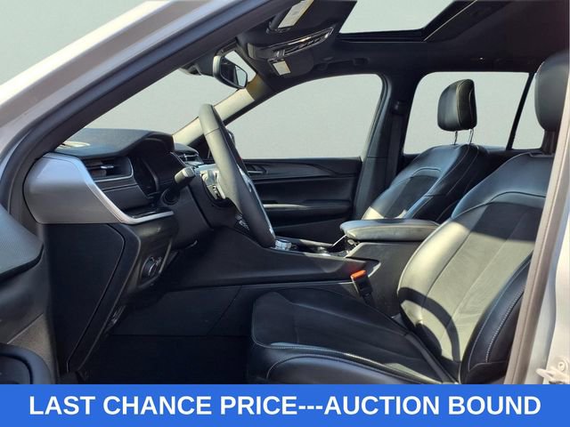 Used 2023 Jeep Grand Cherokee Altitude AWD/4WD image 12