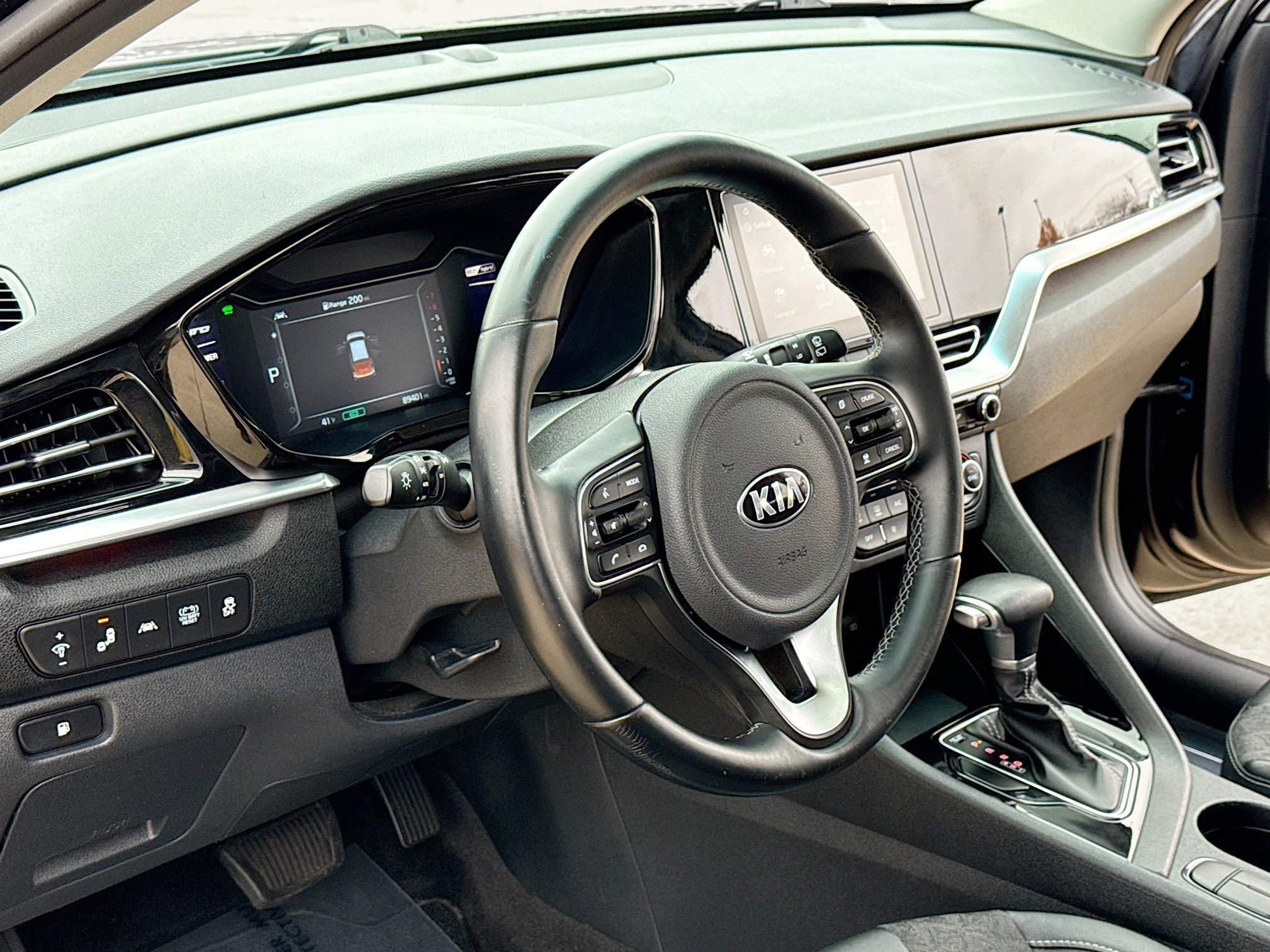 Used 2020 Kia Niro Touring image 4