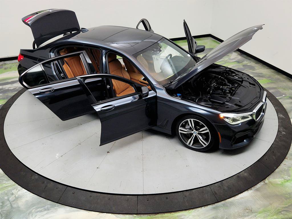 Used 2018 BMW 750i RWD image 47