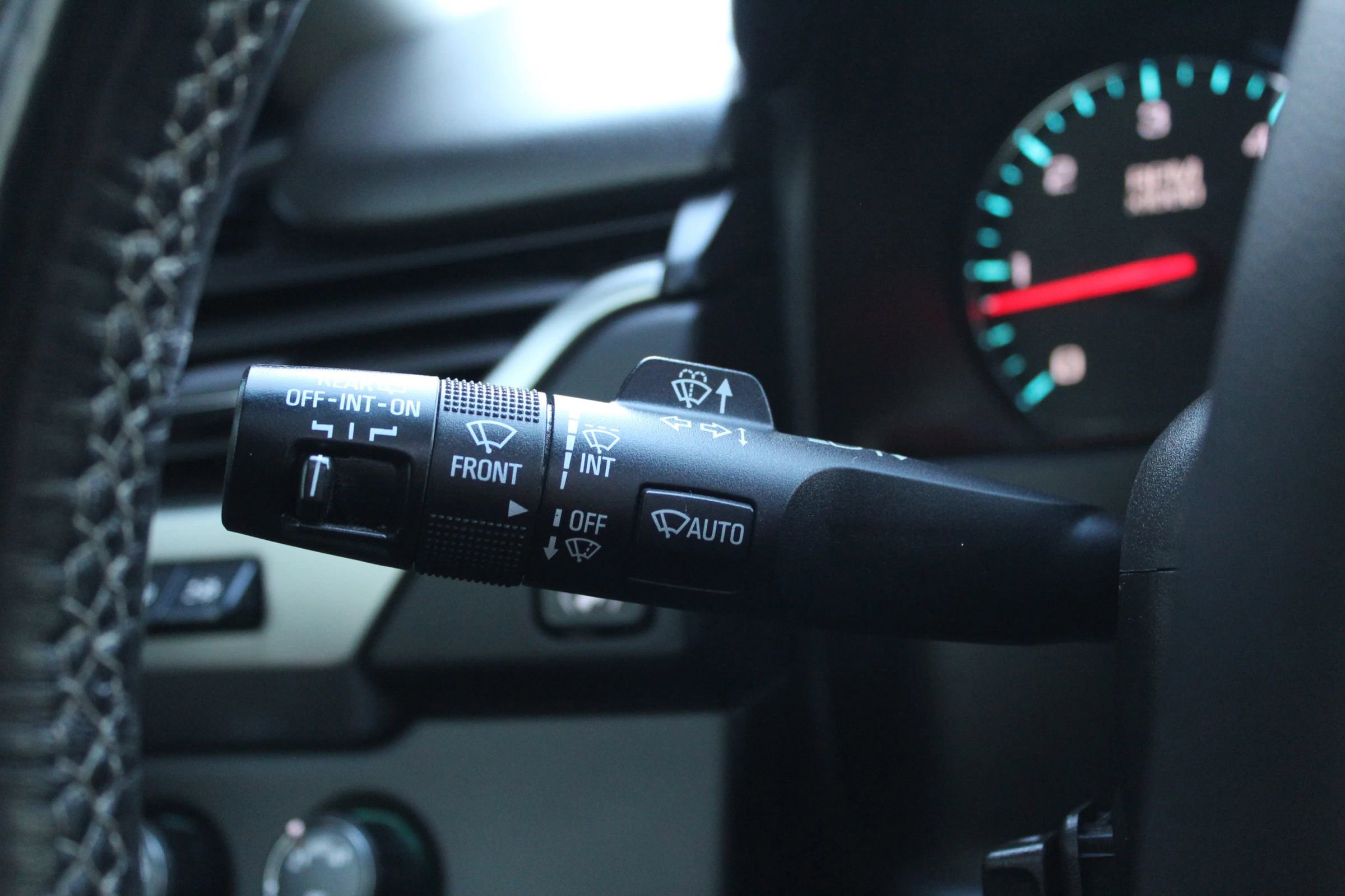 Used 2018 Chevrolet Tahoe Premier AWD/4WD image 32