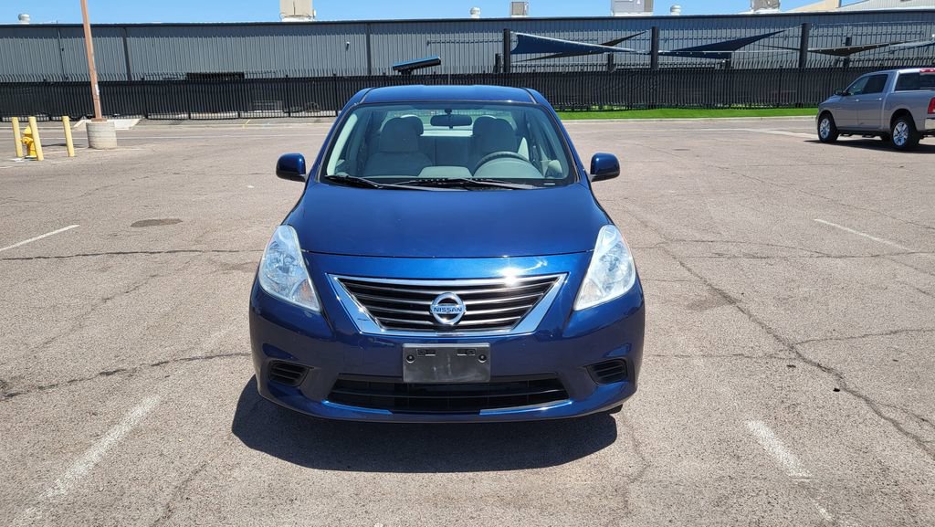 Used 2014 Nissan Versa SV w/ Convenience Package FWD image 3