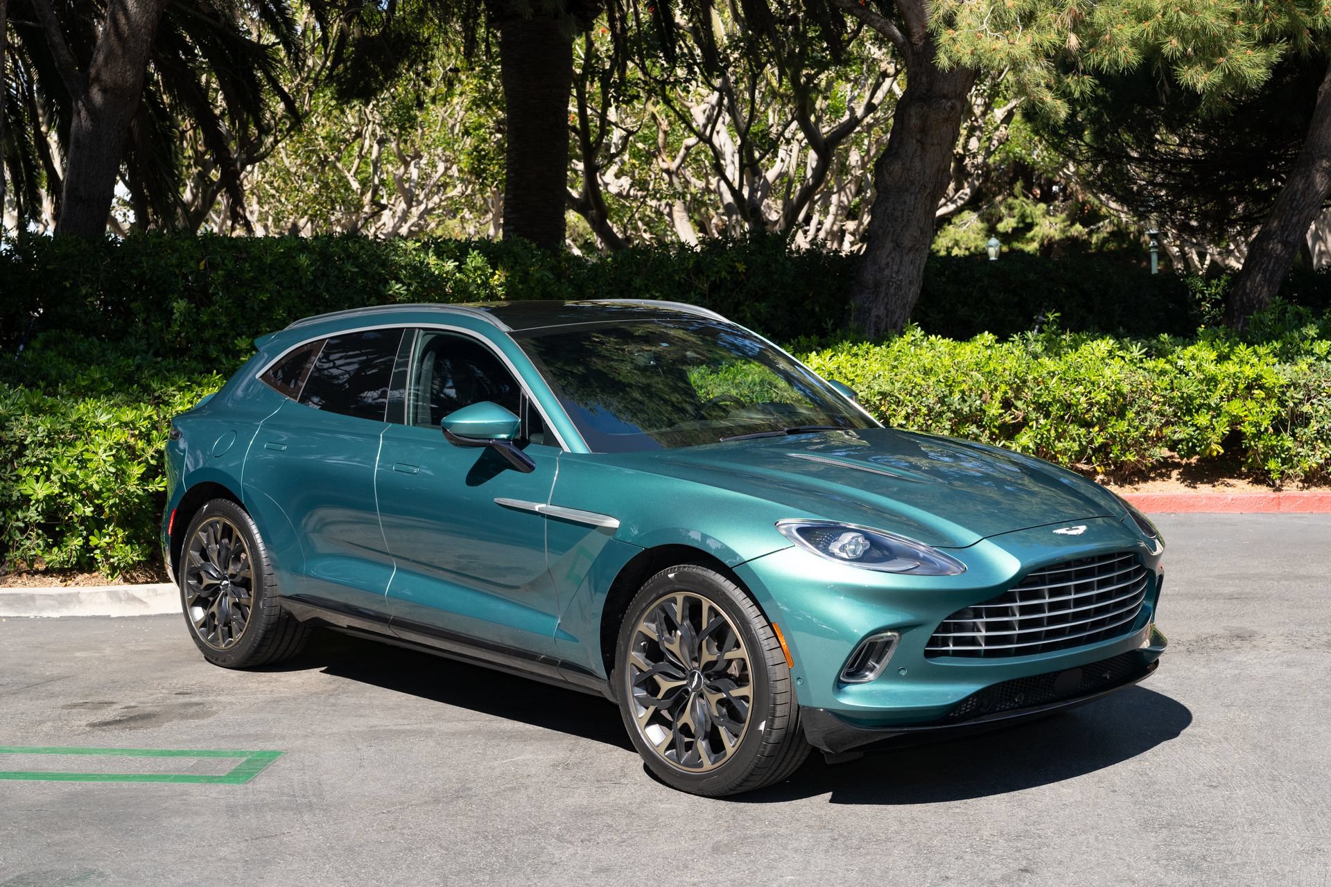 Used 2021 Aston Martin DBX AWD/4WD image 1
