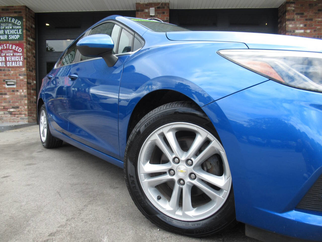 Used 2017 Chevrolet Cruze LT w/ Convenience Package image 3