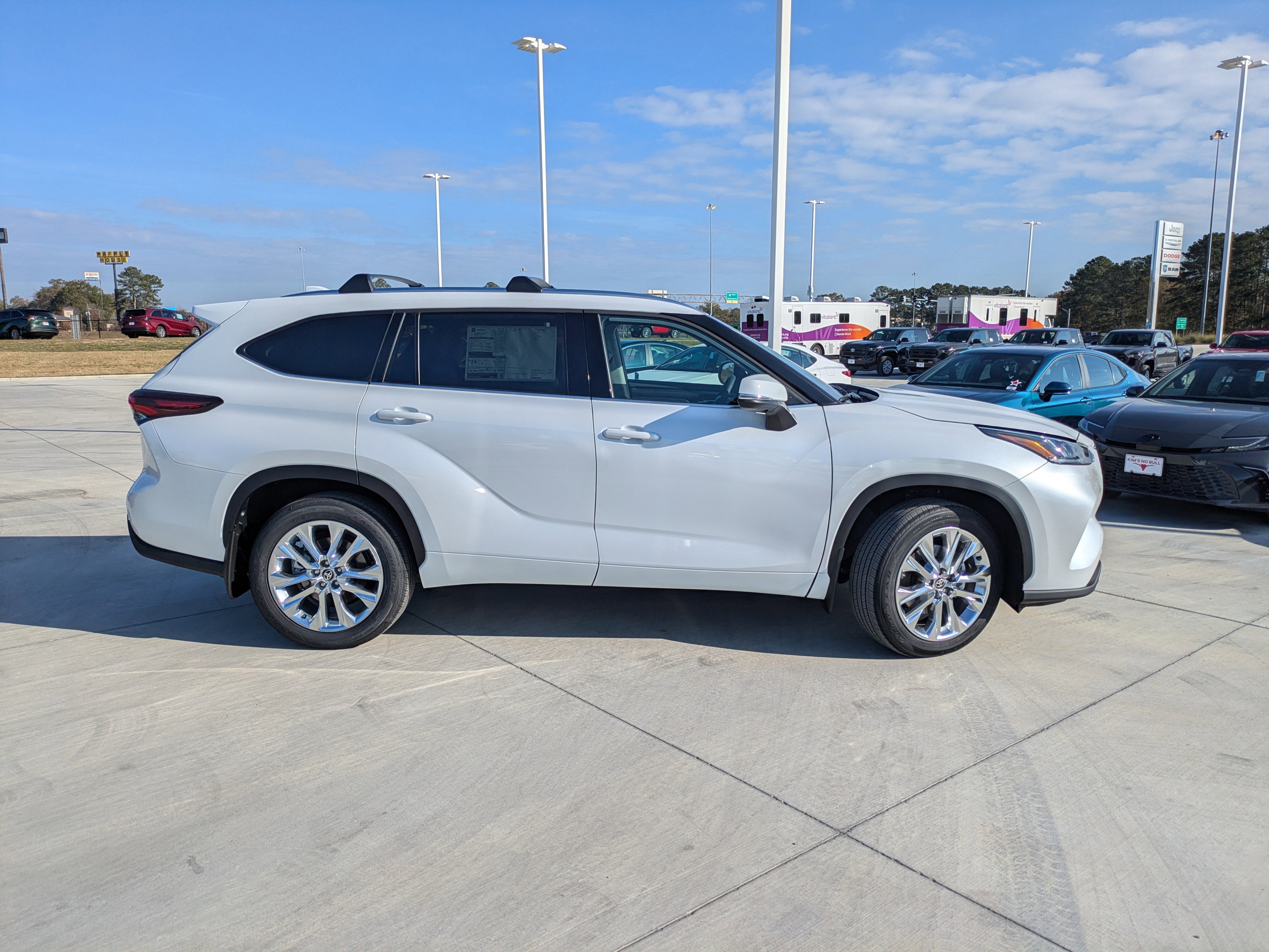 New 2026 Toyota Highlander Limited image 8