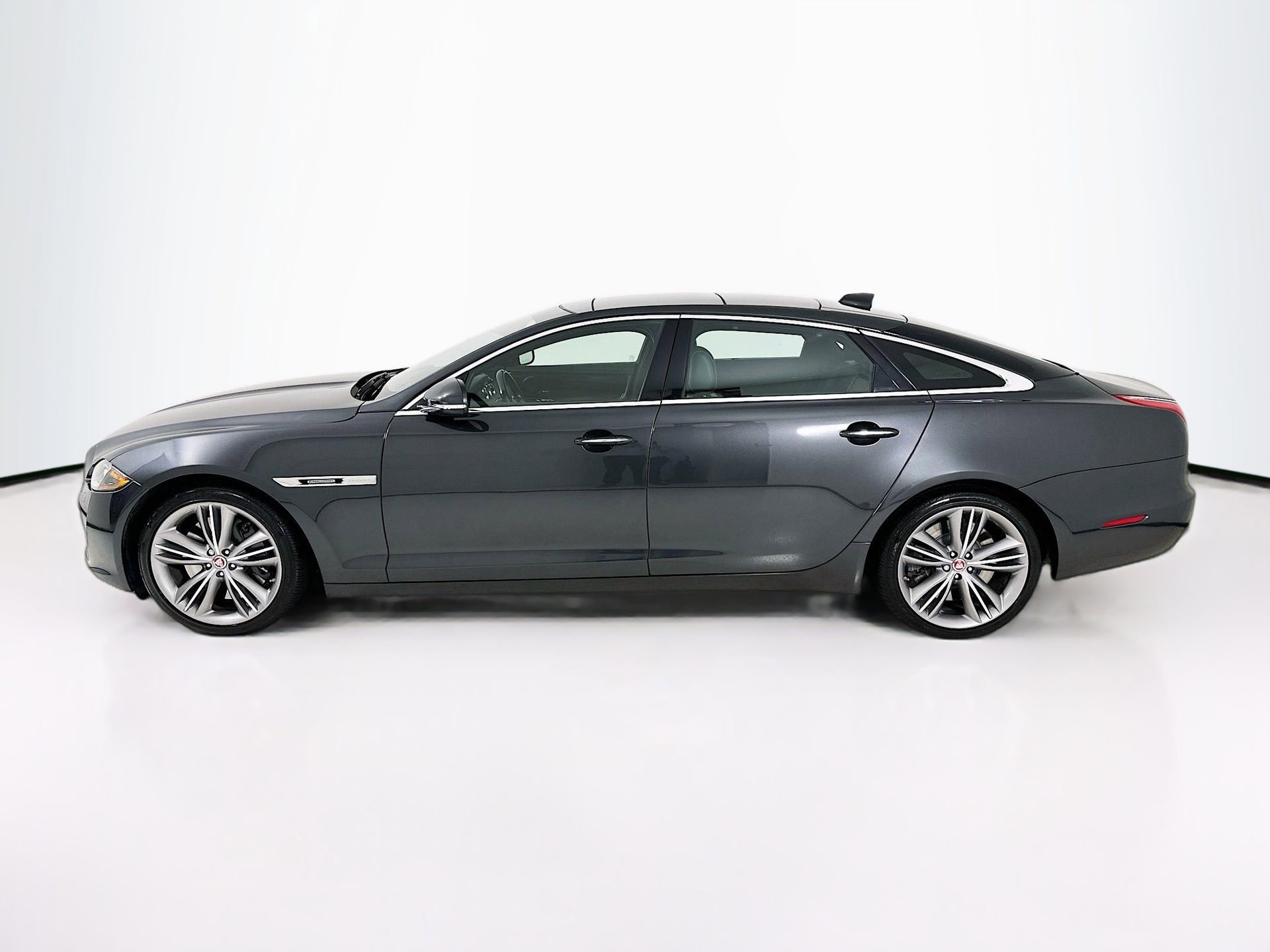 Used 2016 Jaguar XJ L Supercharged image 5