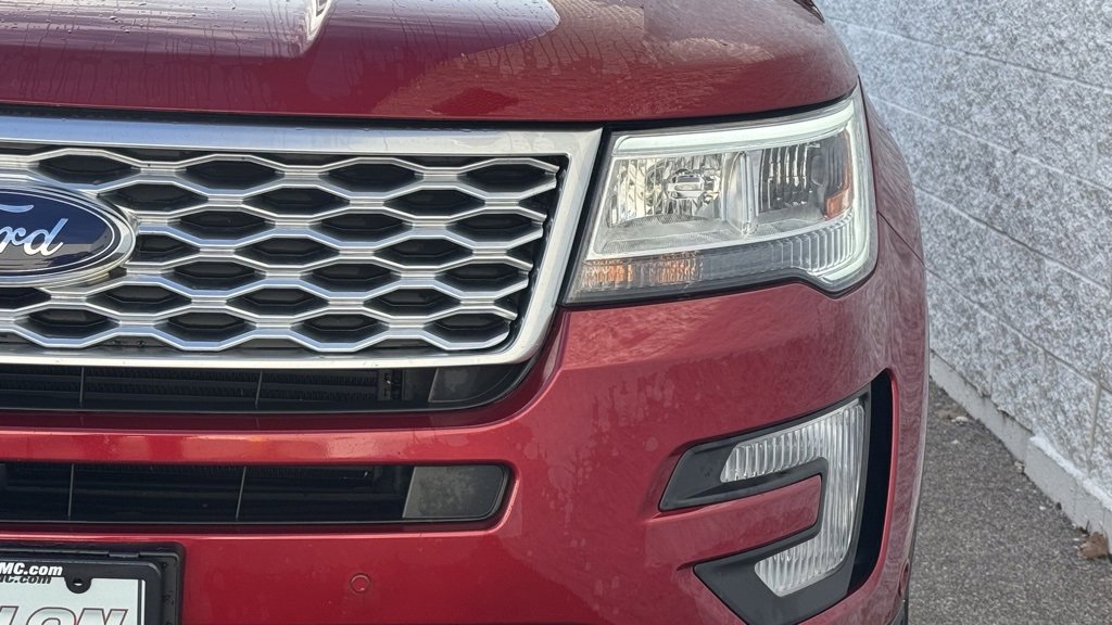 Used 2017 Ford Explorer Platinum image 3