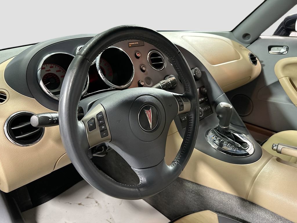 Used 2007 Pontiac Solstice Convertible w/ Premium Package image 10