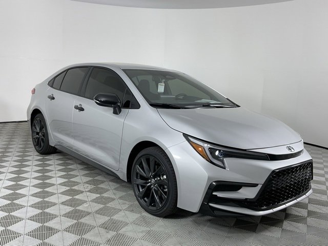 Used 2025 Toyota Corolla SE image 3