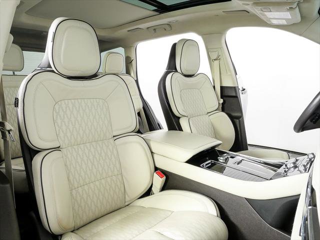 Used 2023 Lincoln Aviator Black Label w/ Class IV Trailer Tow Package AWD/4WD image 23