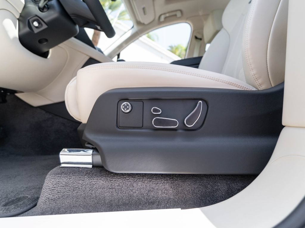 New 2026 Bentley Bentayga AWD/4WD image 14