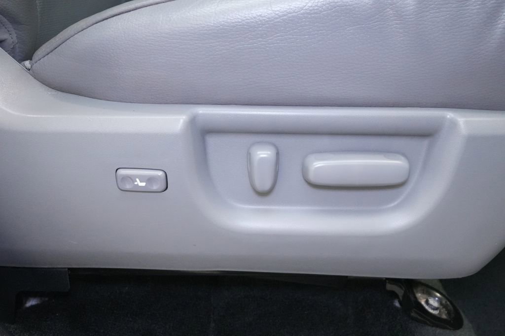 Used 2013 Toyota Sequoia Platinum image 35