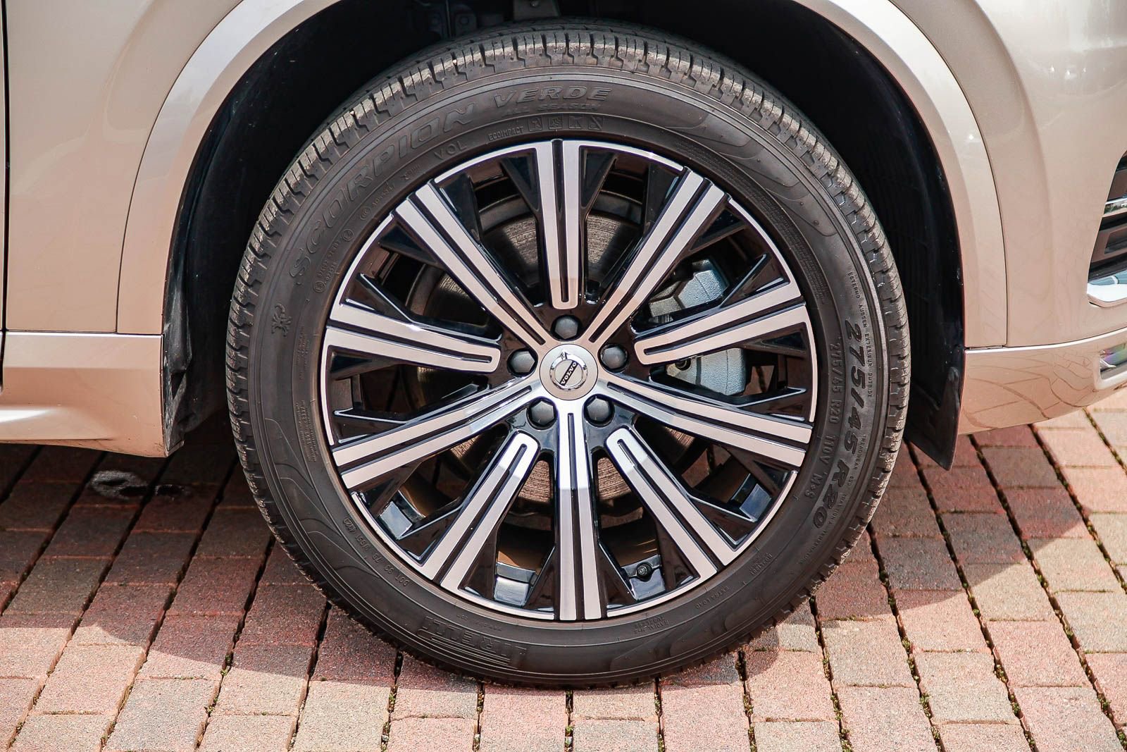 Used 2024 Volvo XC90 B5 Core w/ Protection Package Premier image 11