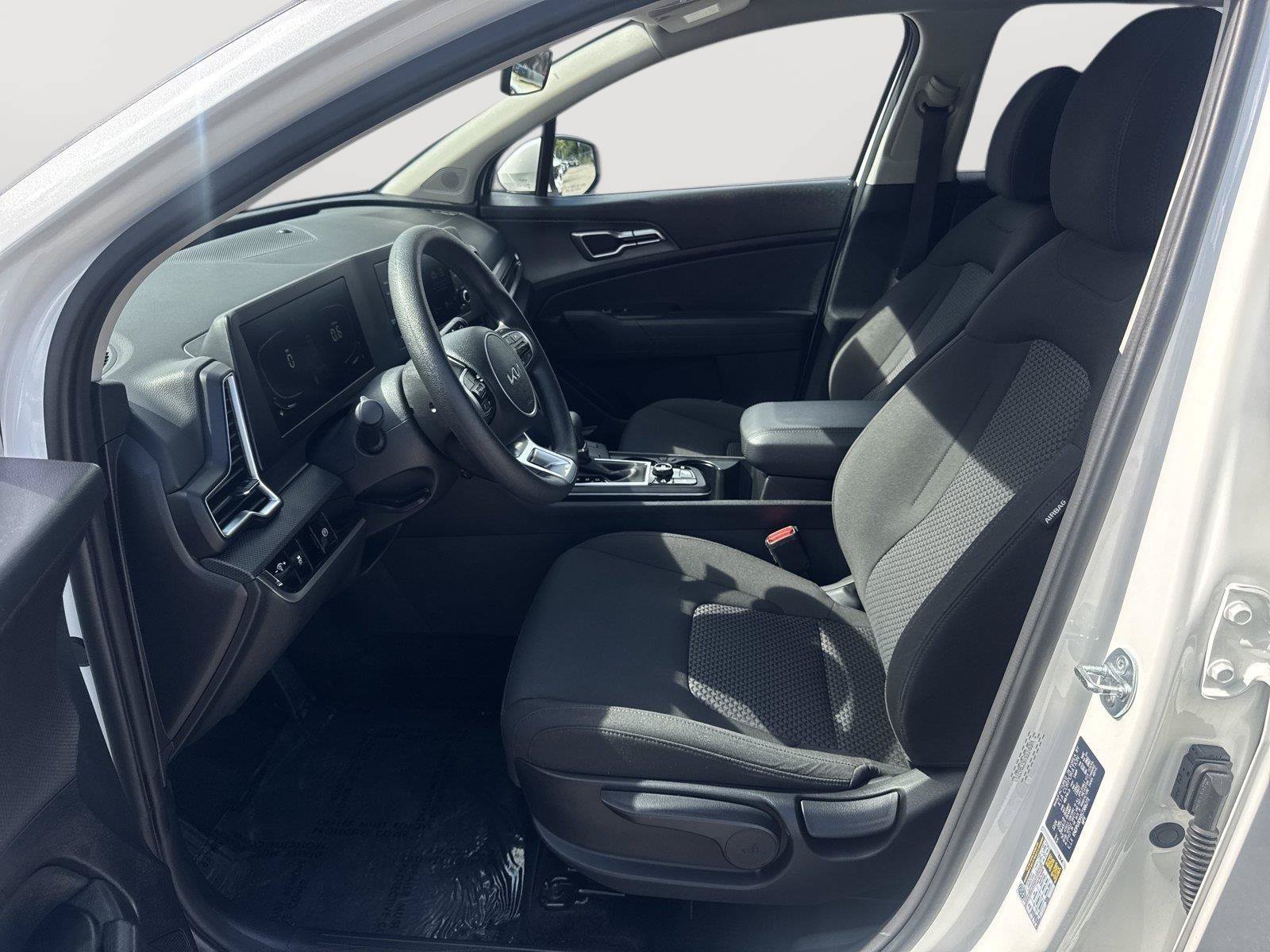 Used 2025 Kia Sportage LX FWD image 9