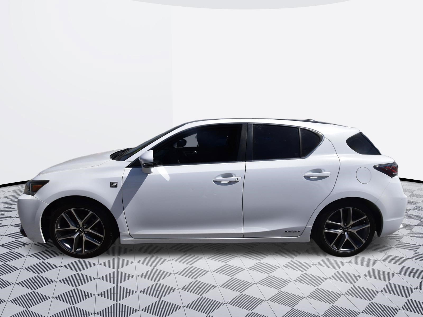 Used 2015 Lexus CT 200h w/ F Sport w/Nuluxe Interior FWD image 2