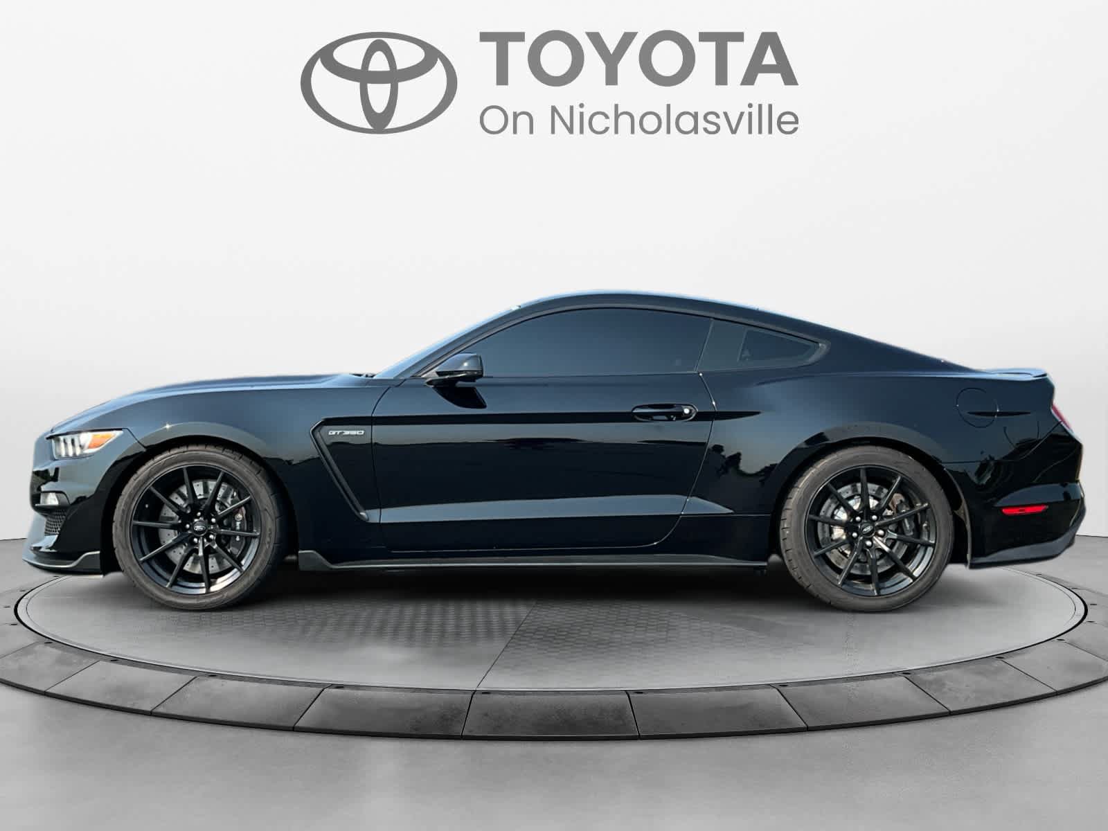 Used 2016 Ford Mustang Shelby GT350 w/ Technology Package RWD image 2