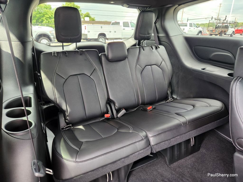 New 2026 Chrysler Pacifica Select image 6
