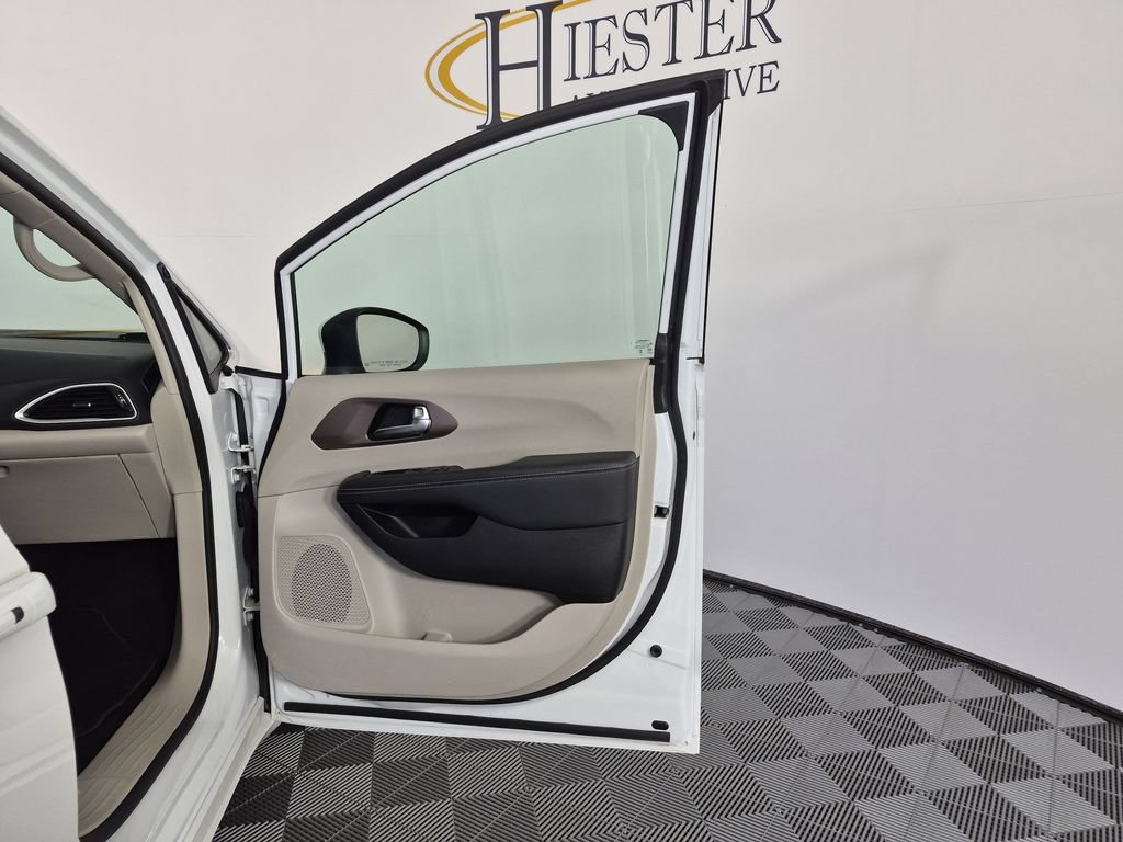 Used 2023 Chrysler Voyager LX FWD image 34