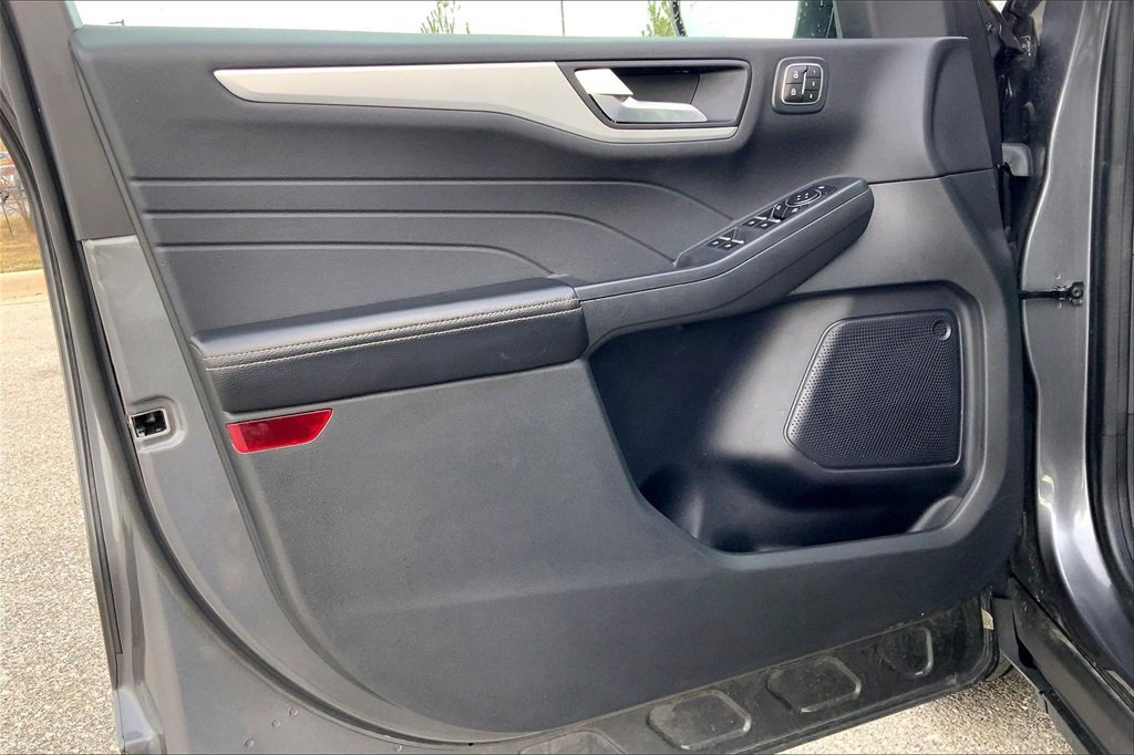 Used 2023 Ford Escape Platinum image 19