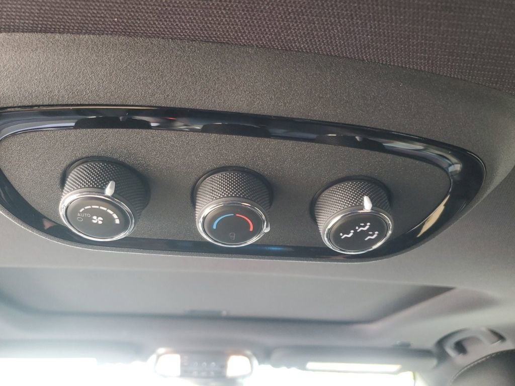 Used 2025 Dodge Durango GT AWD/4WD image 18