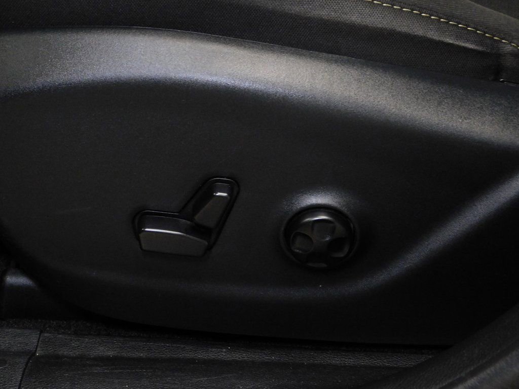 Used 2017 Jeep Cherokee Latitude w/ Comfort & Convenience Group AWD/4WD image 32