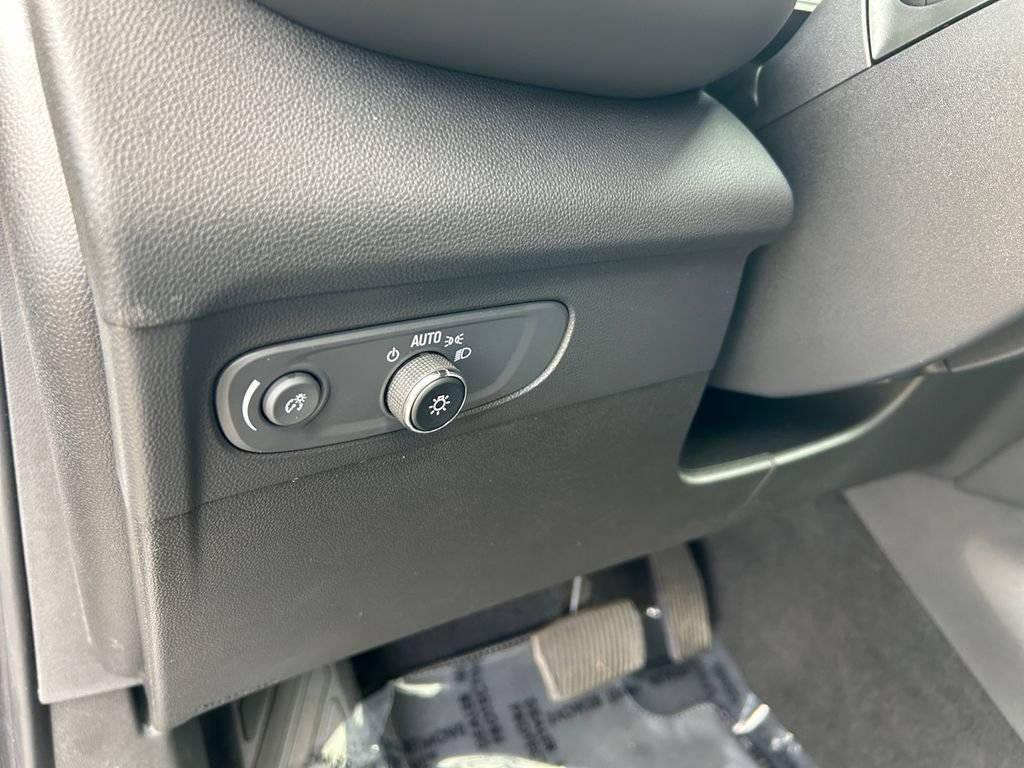 Used 2021 Buick Envision Essence w/ Sport Touring Package image 22