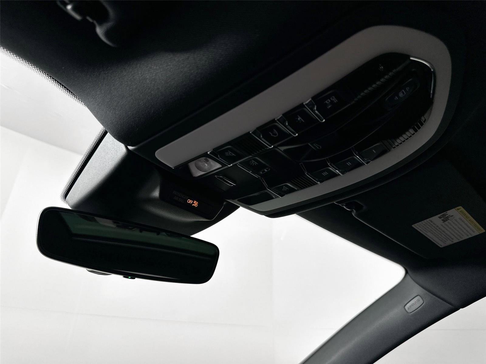 Certified 2026 Porsche Macan Turbo AWD/4WD image 25