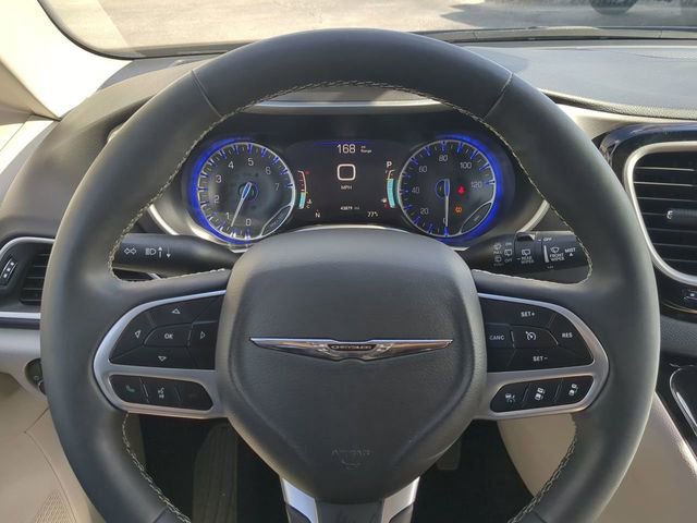 Used 2024 Chrysler Pacifica Touring-L image 33