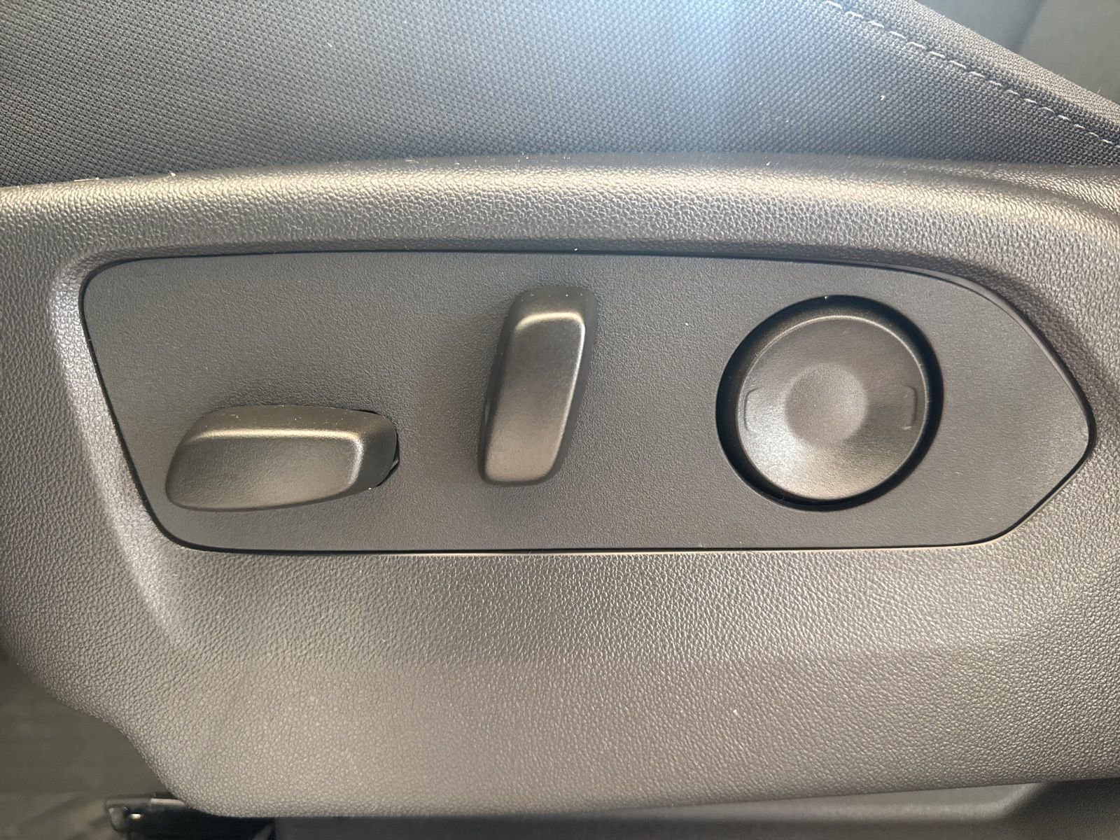 New 2026 Chevrolet Silverado 1500 Custom Trail Boss w/ LPO, Dark Essentials Package image 18