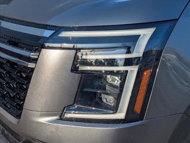 Used 2025 Nissan Armada SV image 2