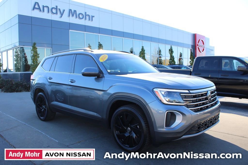 Used 2024 Volkswagen Atlas SE w/ Black Wheel Package