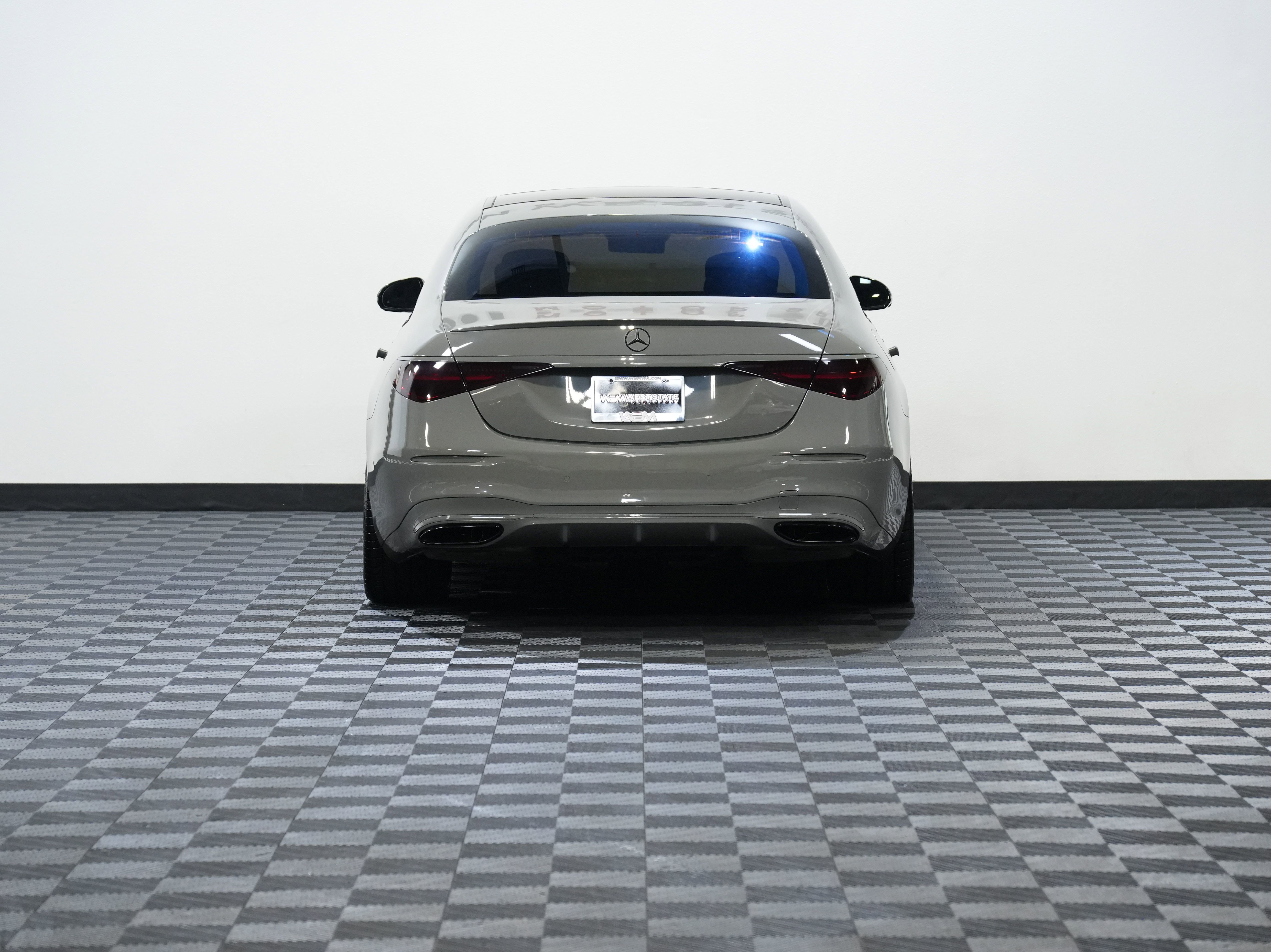 Used 2022 Mercedes-Benz S 580 4MATIC Sedan w/ AMG Line Package image 7