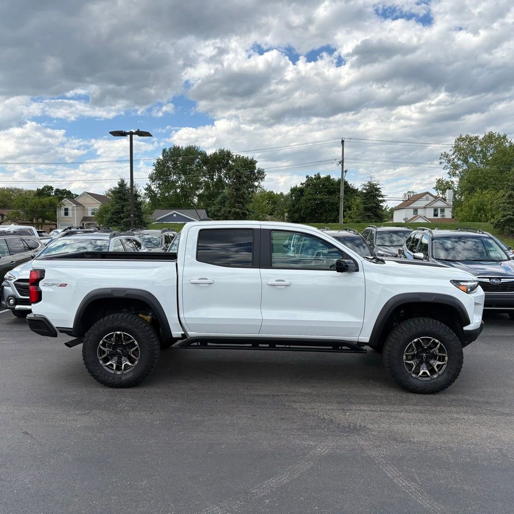 Used 2024 Chevrolet Colorado ZR2 w/ Technology Package AWD/4WD image 2